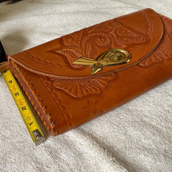 VINTAGE LEATHER  WRISTLET - Picture 6 of 8
